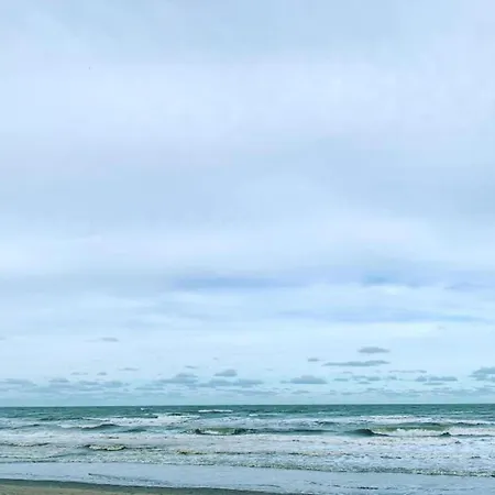 In By The Beach, Cleaning Included * 니우포르트