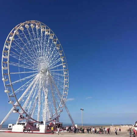 Апартаменты In By The Beach, Cleaning Included Ньивпорт